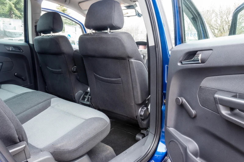 Opel Zafira, снимка 13 - Автомобили и джипове - 53209339
