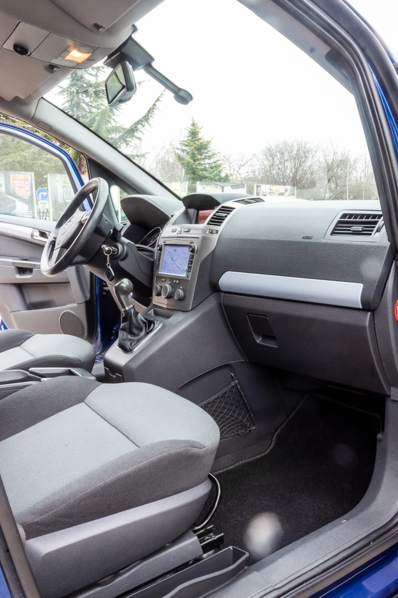Opel Zafira, снимка 11 - Автомобили и джипове - 53209339