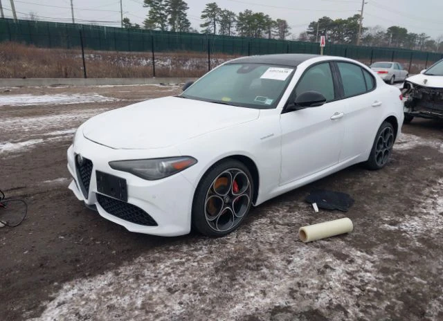 Alfa Romeo Giulia VELOCE AWD - изображение 2
