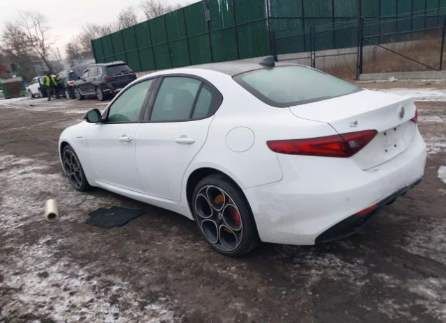 Alfa Romeo Giulia VELOCE AWD - изображение 3