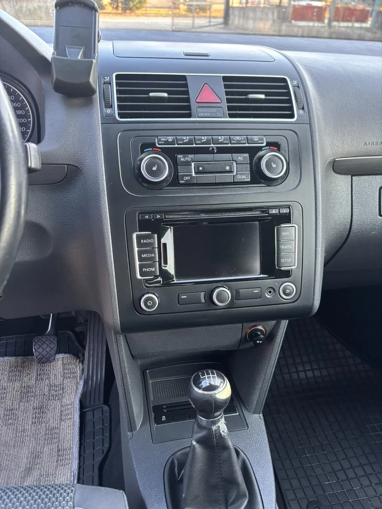 VW Touran, снимка 8 - Автомобили и джипове - 55626269