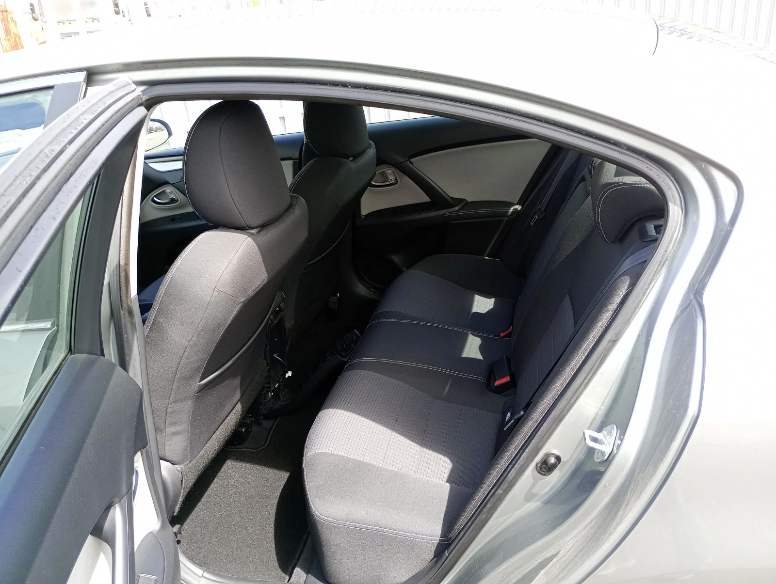 Toyota Avensis 2.0 D-4D - изображение 8