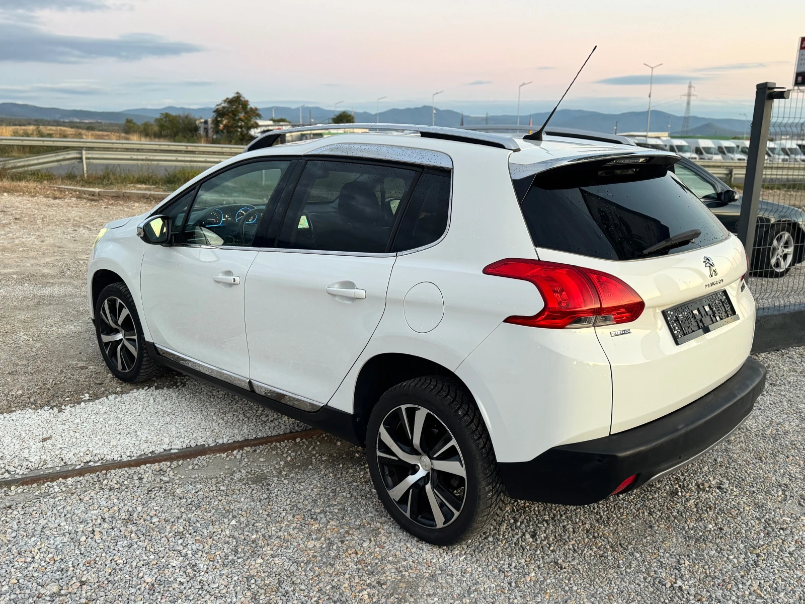 Peugeot 2008 1.6-HDI * FELINE* /EURO6B/ - изображение 4