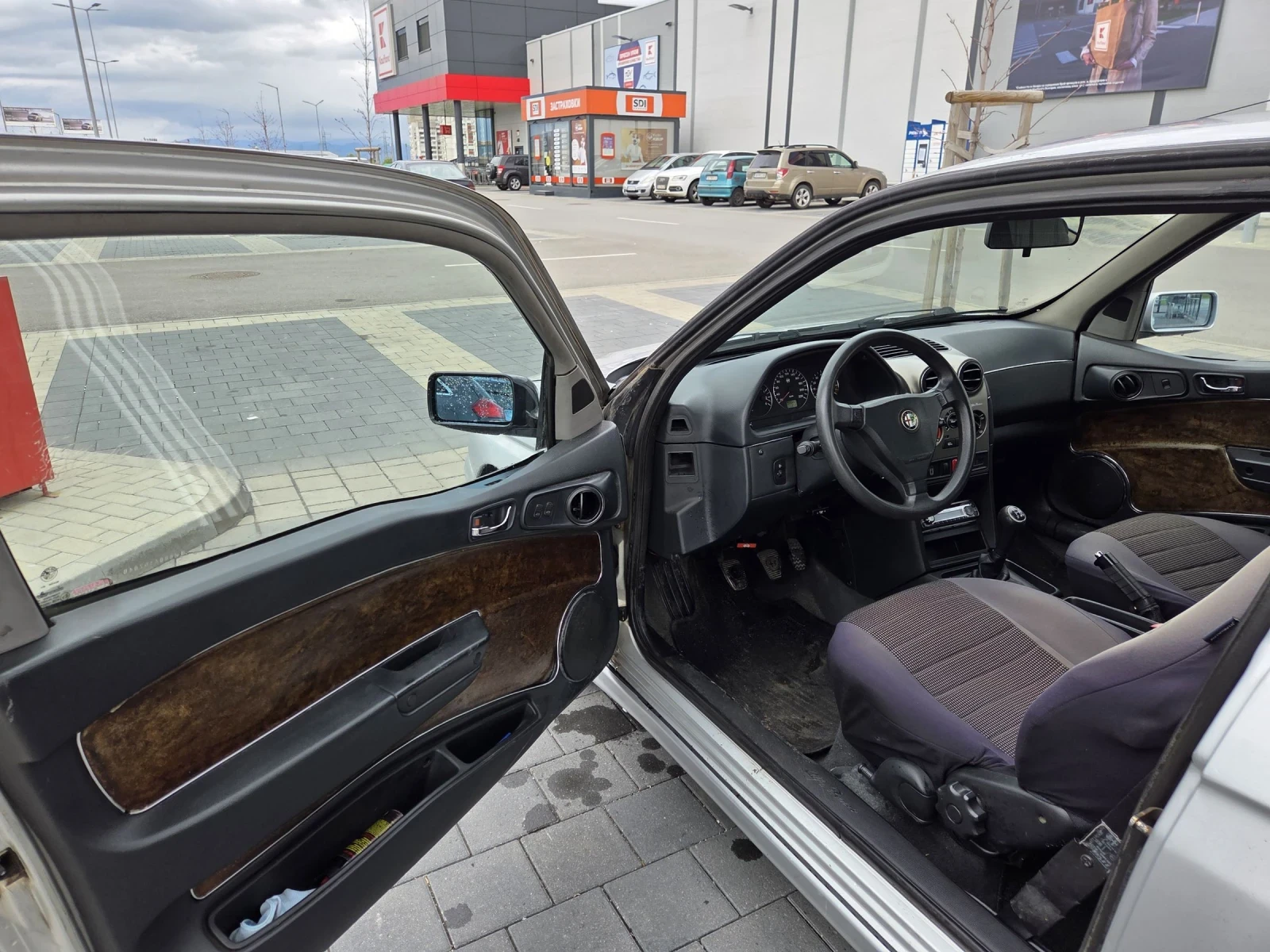 Alfa Romeo 145 1.4 Twin Spark, снимка 8 - Автомобили и джипове - 54290992