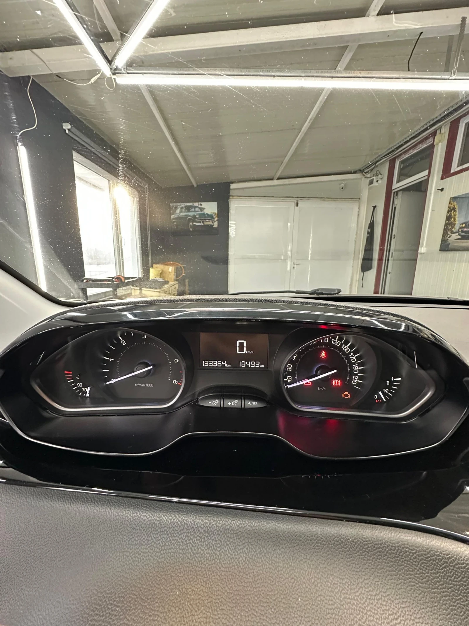 Peugeot 208, снимка 10 - Автомобили и джипове - 54363072