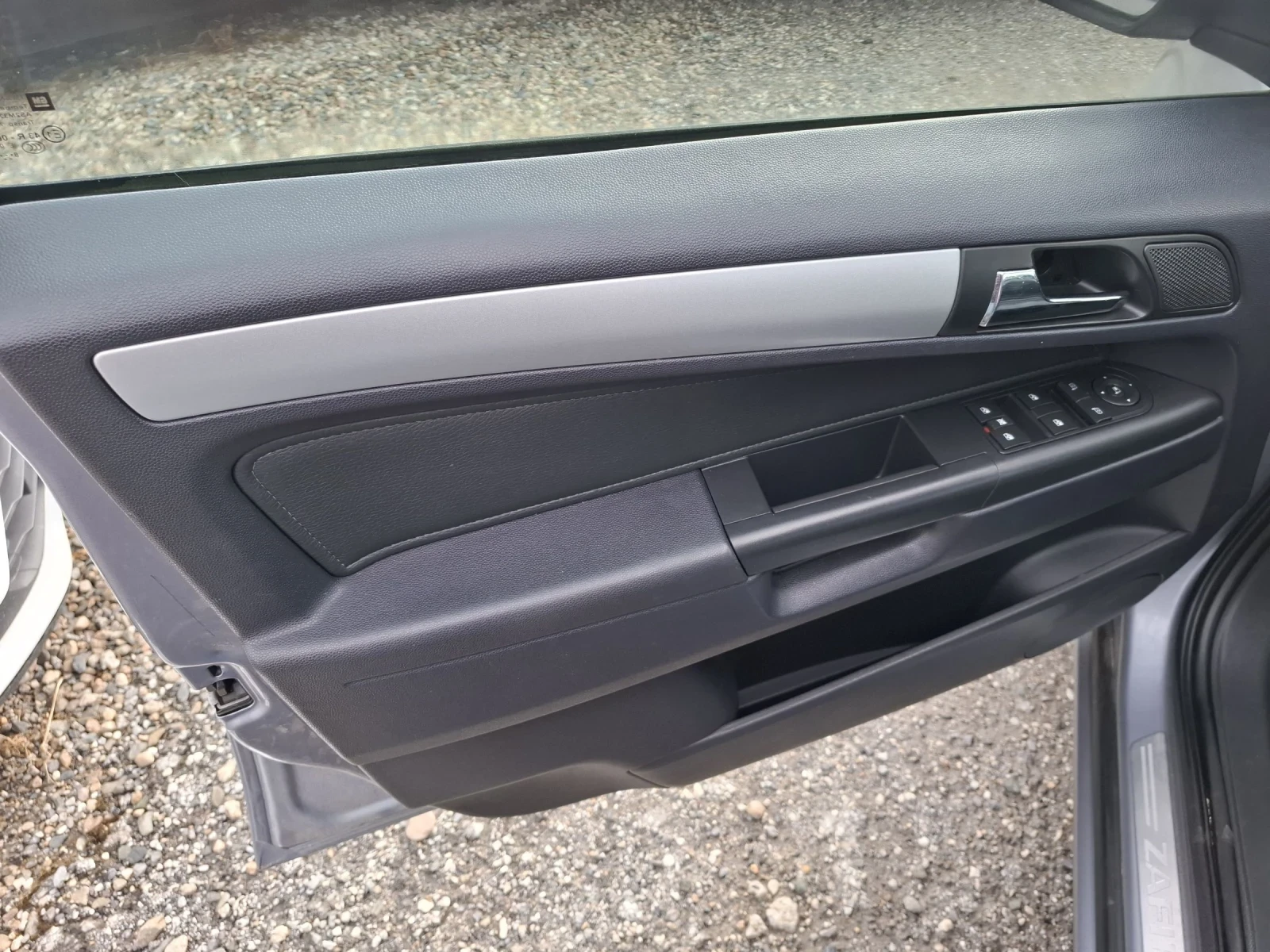 Opel Zafira 2.2i 7mesta, снимка 7 - Автомобили и джипове - 54889394