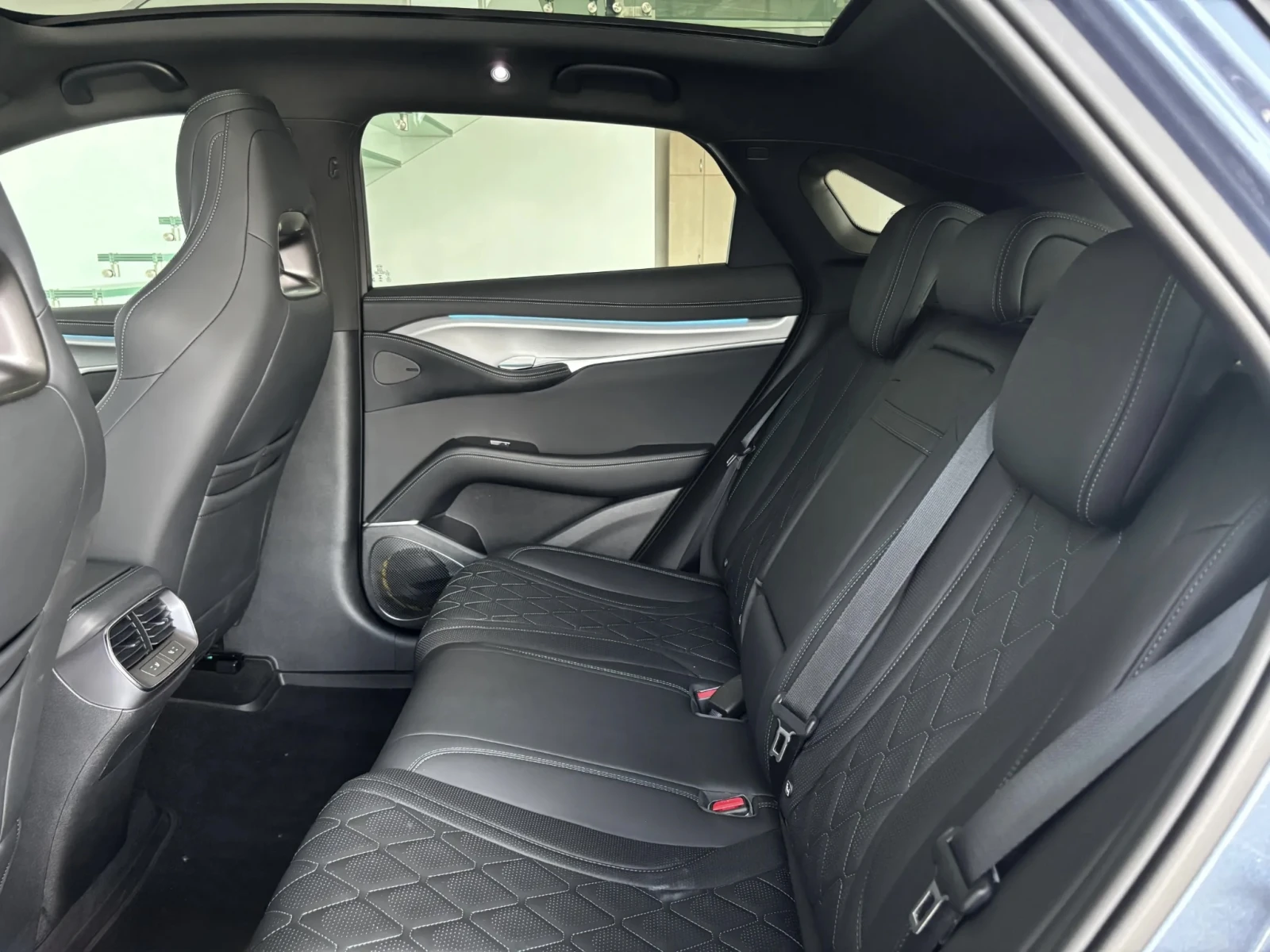 BYD Sealion 7 EXCELLENCE!!4x4!530кс!!!, снимка 17 - Автомобили и джипове - 55292707