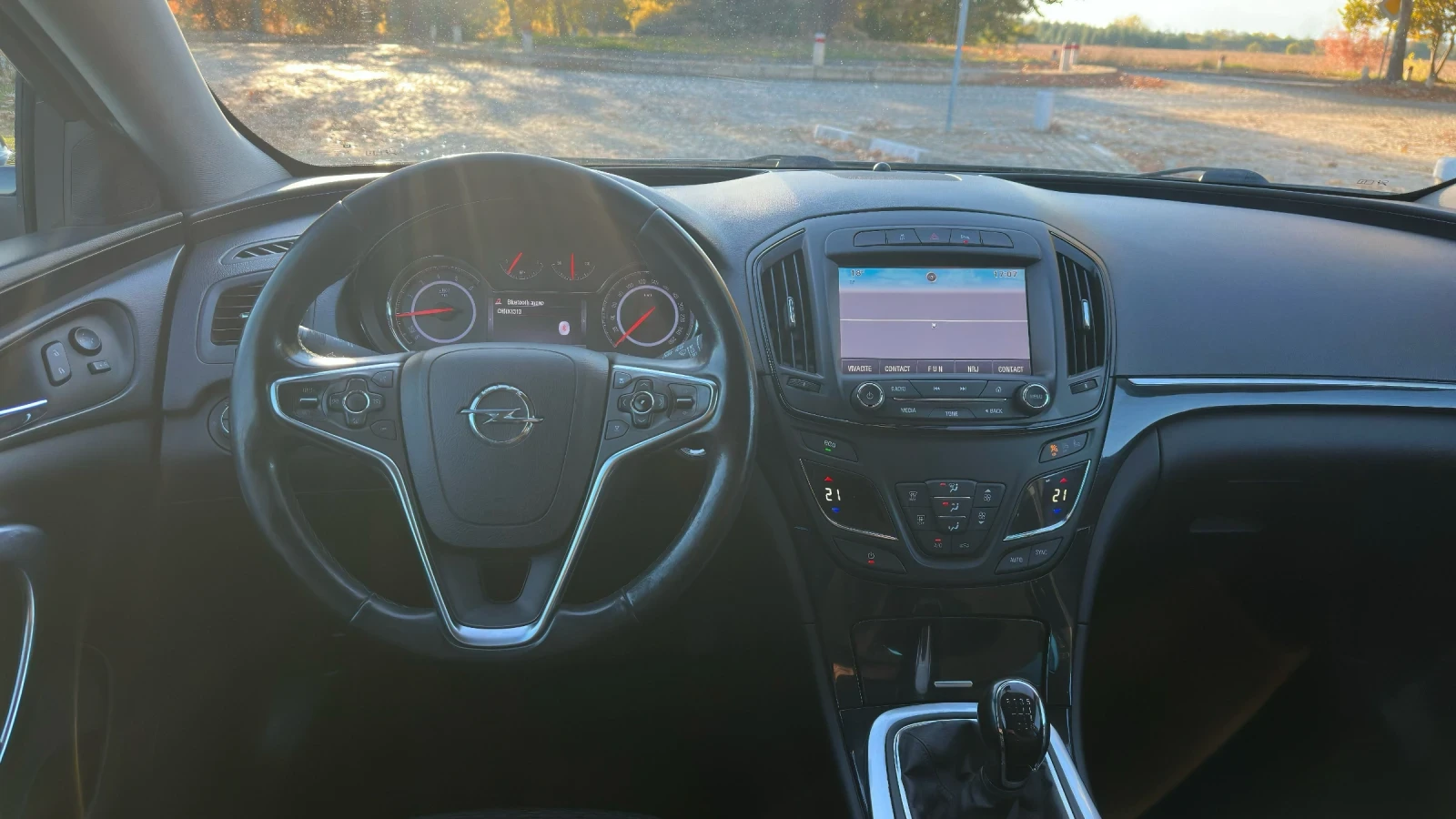 Opel Insignia Sports Tourer (Facelift), снимка 8 - Автомобили и джипове - 56637449