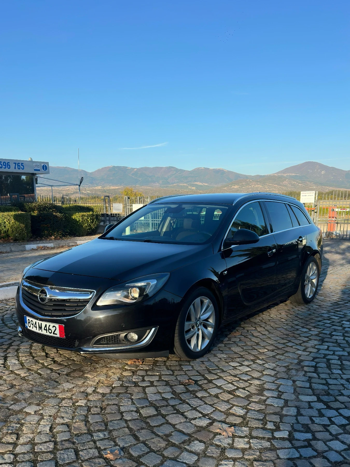 Opel Insignia Sports Tourer (Facelift), снимка 3 - Автомобили и джипове - 56637449