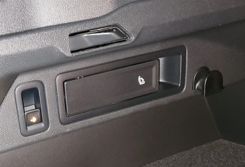 VW Tiguan 2.0 TDI , снимка 11 - Автомобили и джипове - 52803751