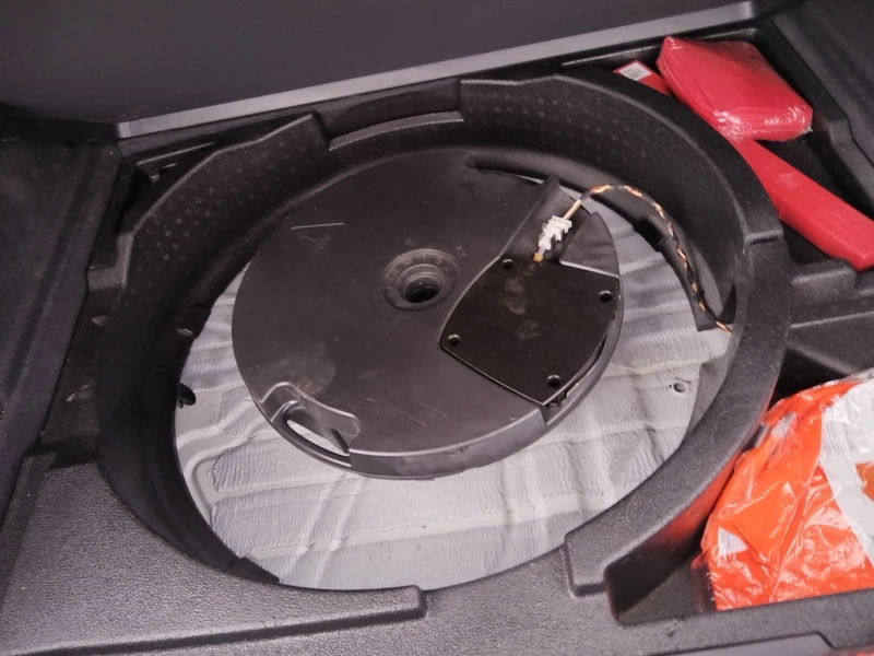 Audi Q3 2.0 tdi, снимка 11 - Автомобили и джипове - 53342986