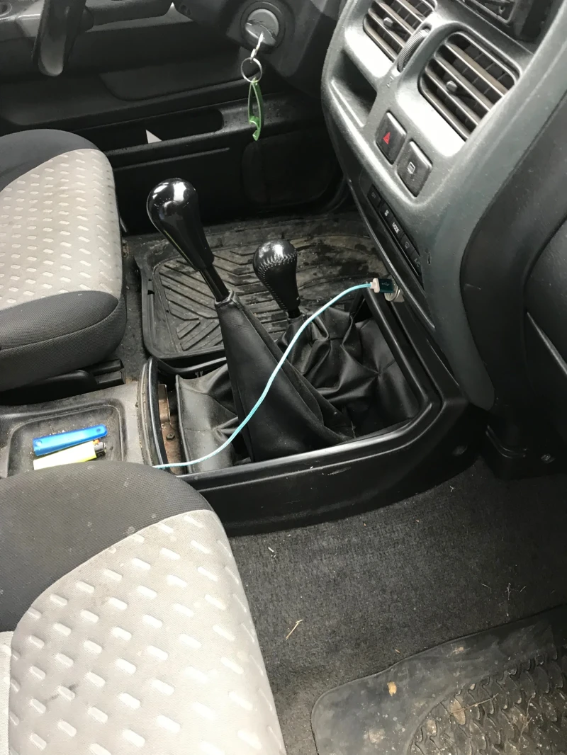 Nissan Navara 2.7 125коня механично ГНП, снимка 11 - Автомобили и джипове - 53415841