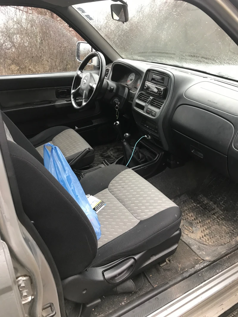 Nissan Navara 2.7 125коня механично ГНП, снимка 10 - Автомобили и джипове - 53415841