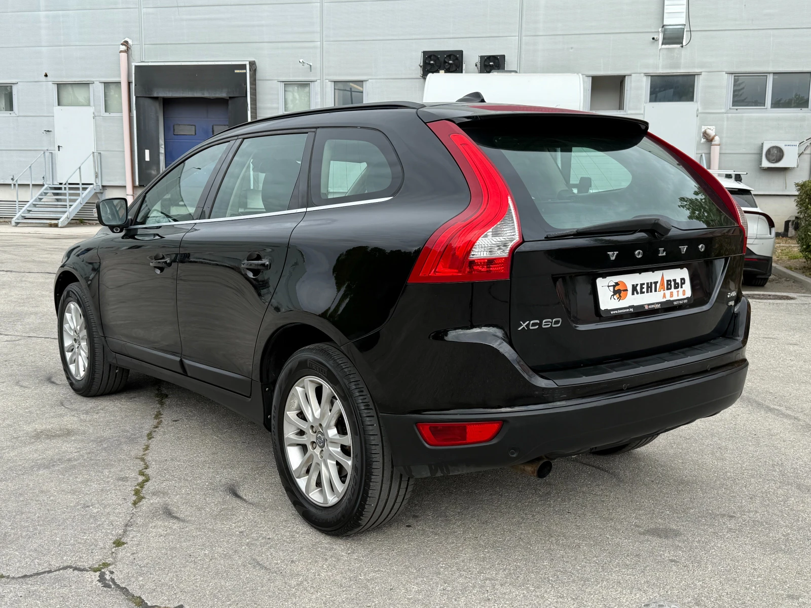 Volvo XC60 2.4d 163 к.с.  - изображение 3