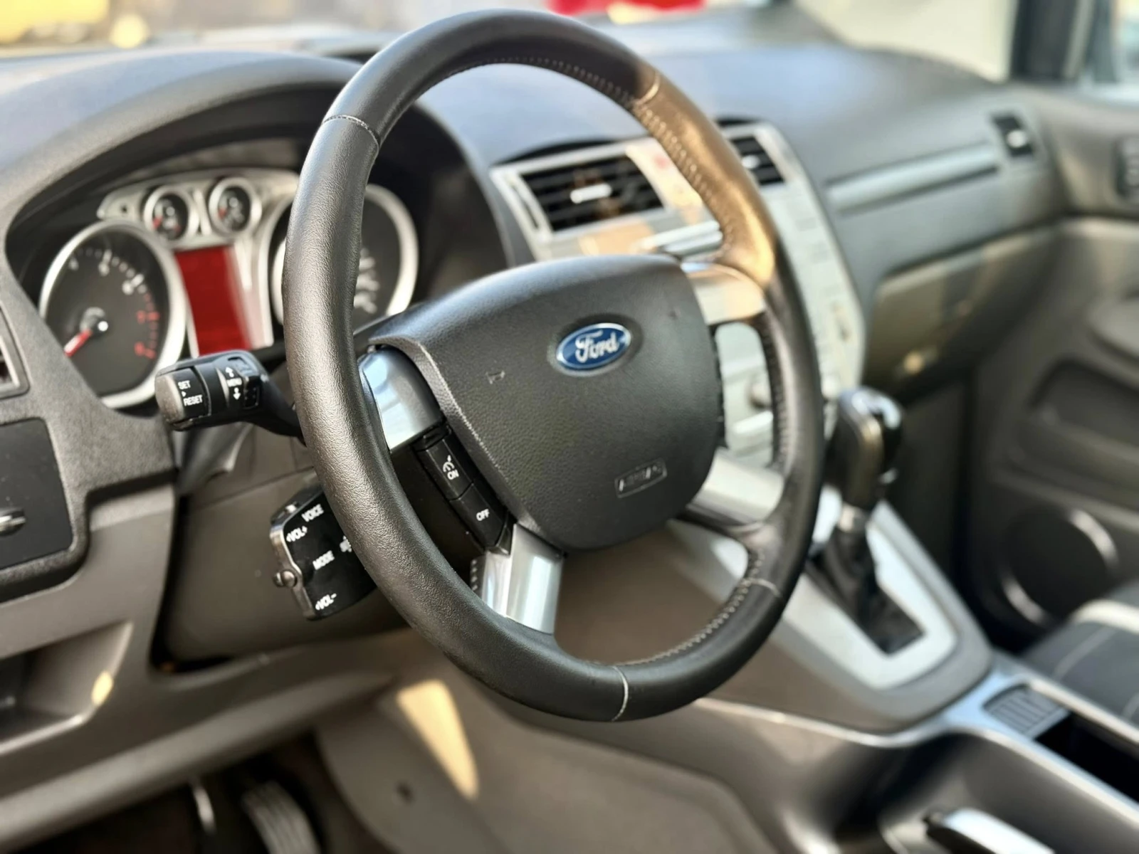 Ford Kuga 2.5 АВТОМАТИК 4х4, снимка 10 - Автомобили и джипове - 53737833