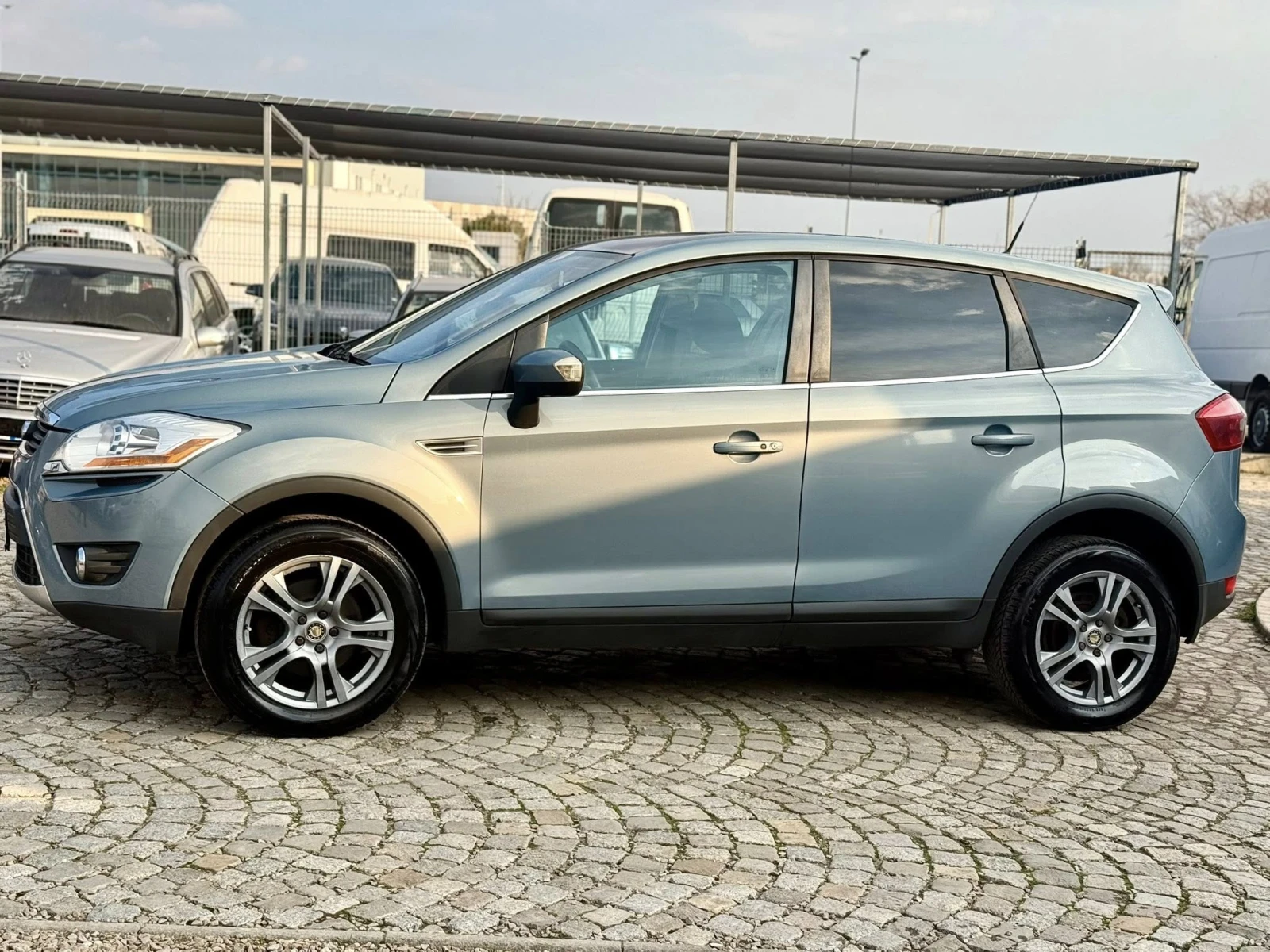 Ford Kuga 2.5 АВТОМАТИК 4х4, снимка 2 - Автомобили и джипове - 53737833