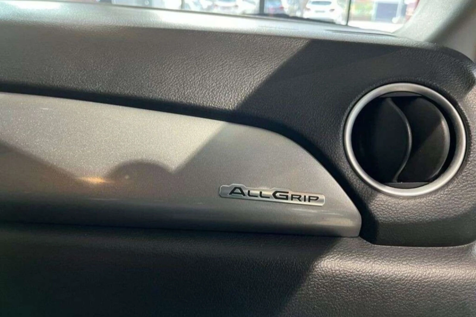 Suzuki Vitara FULL SERVICE IN SUZUKI 81.000км 4х4 , снимка 10 - Автомобили и джипове - 53760263