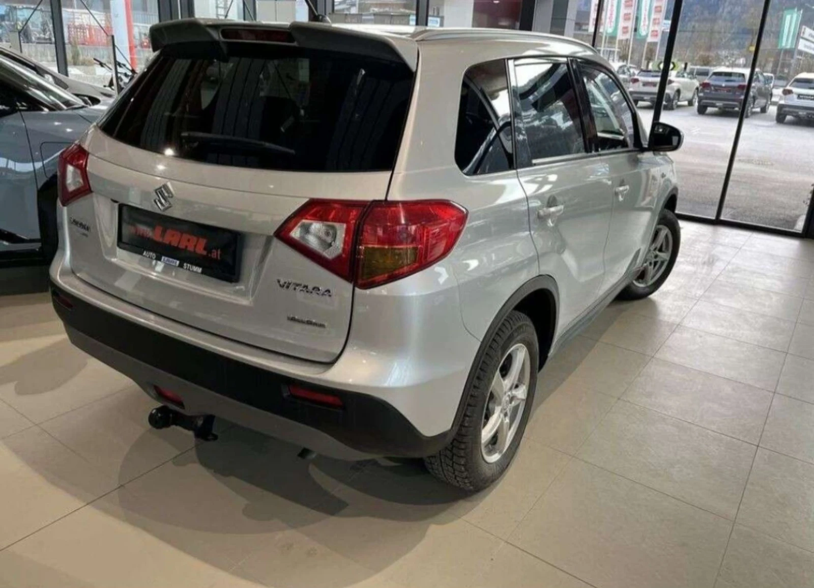 Suzuki Vitara FULL SERVICE IN SUZUKI 81.000км 4х4 , снимка 2 - Автомобили и джипове - 53760263