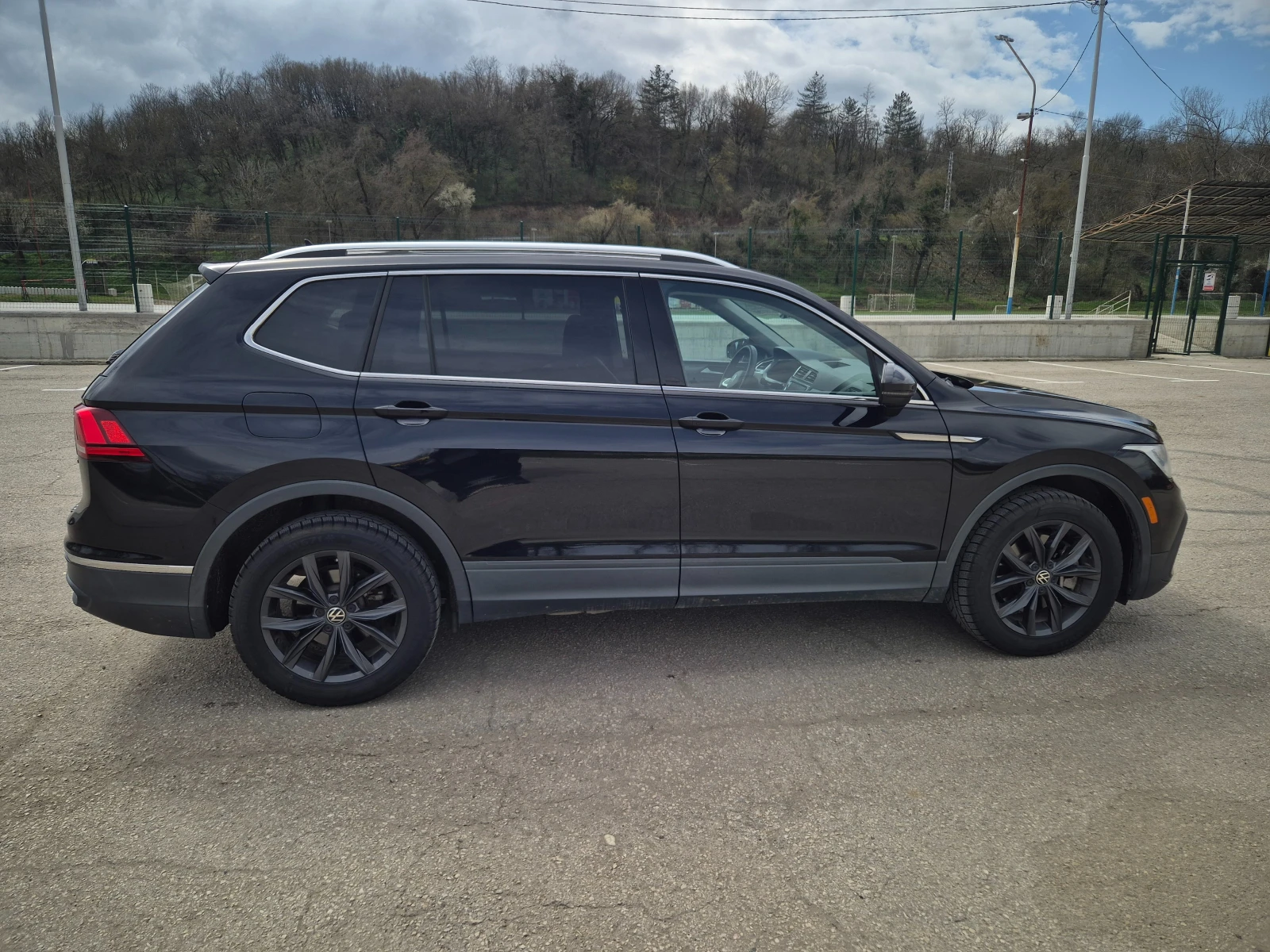 VW Tiguan SE, снимка 4 - Автомобили и джипове - 54028809