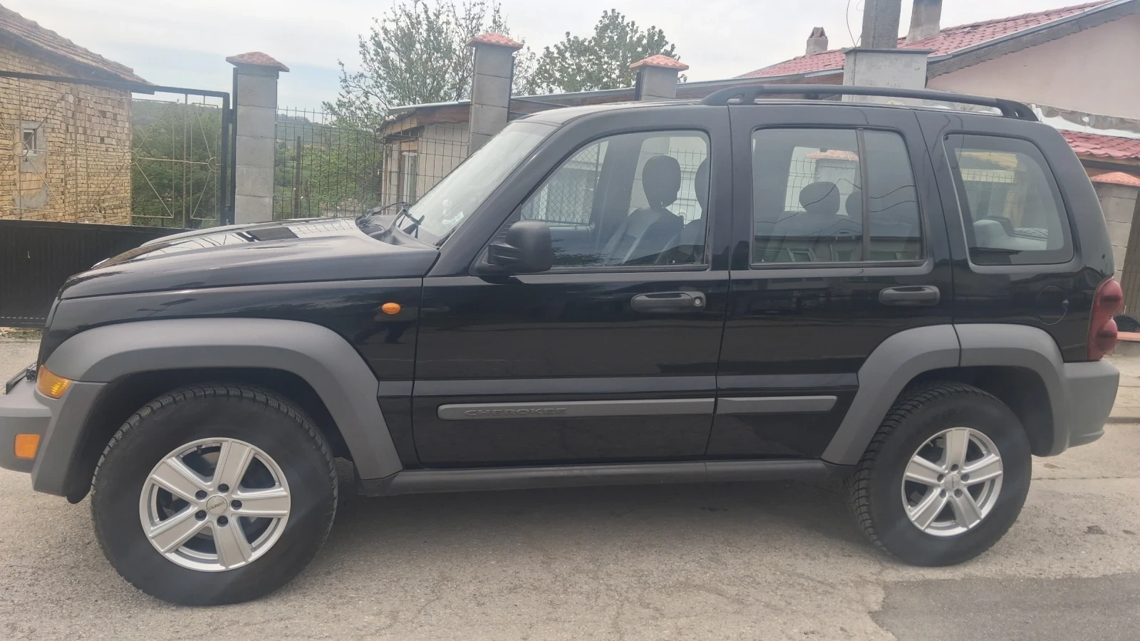 Jeep Cherokee, снимка 2 - Автомобили и джипове - 54502458