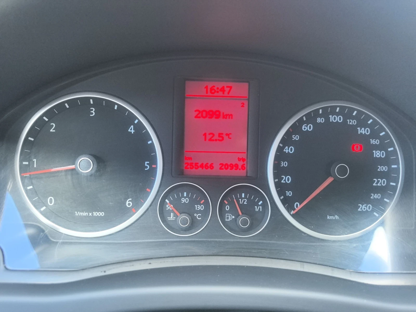 VW Tiguan 2.0 TDI 4Motion, снимка 10 - Автомобили и джипове - 54579964