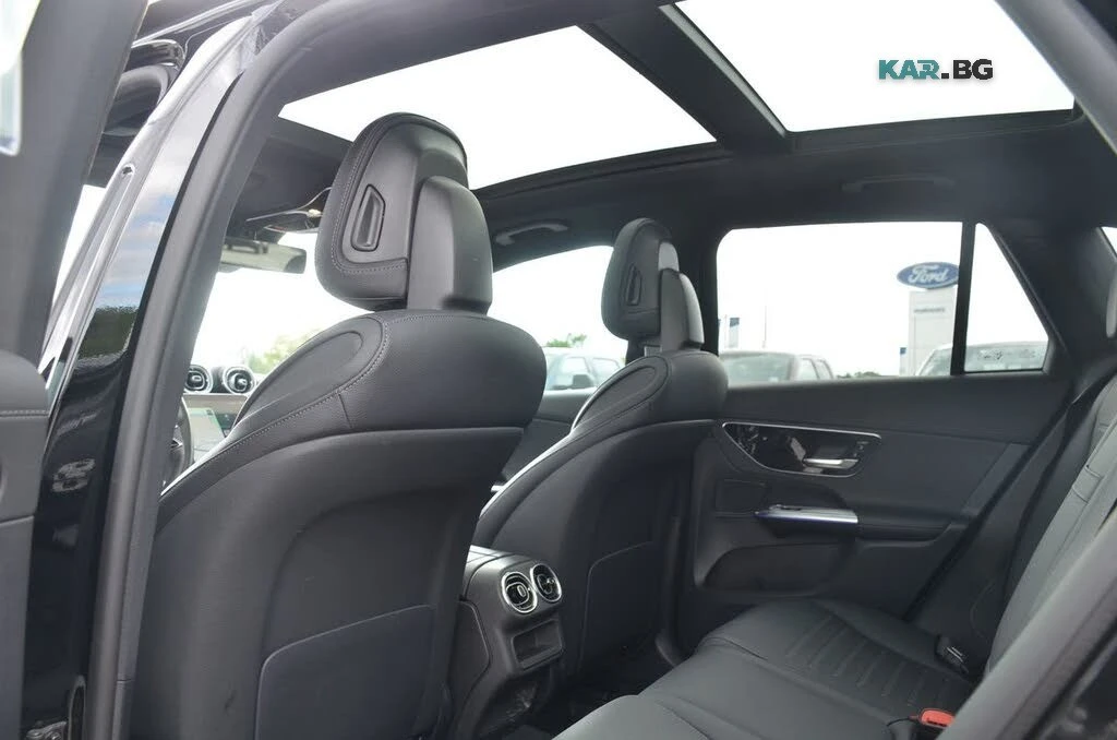 Mercedes-Benz GLC 300 2023* AMG PK* 360* DIS* MULTIBEAM* PANO* КРАЙНА ЦЕ, снимка 16 - Автомобили и джипове - 56104110