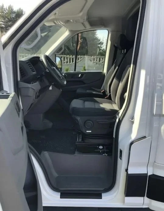 VW Crafter, снимка 8 - Бусове и автобуси - 49535088