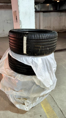 Гуми Летни 295/40R21, снимка 1 - Гуми и джанти - 49565856