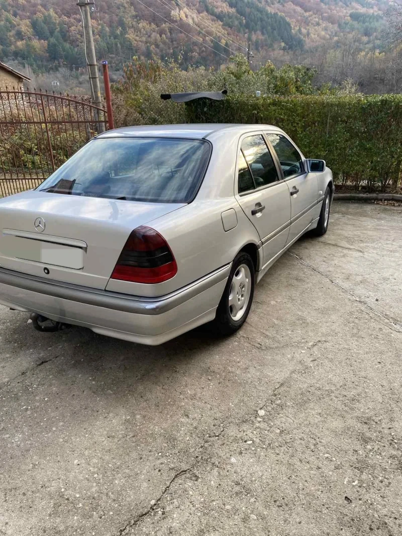 Mercedes-Benz C 180, снимка 1 - Автомобили и джипове - 47931232