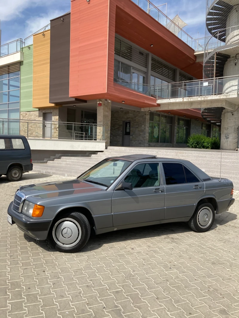 Mercedes-Benz 190 2.0 Е, снимка 4 - Автомобили и джипове - 47947889