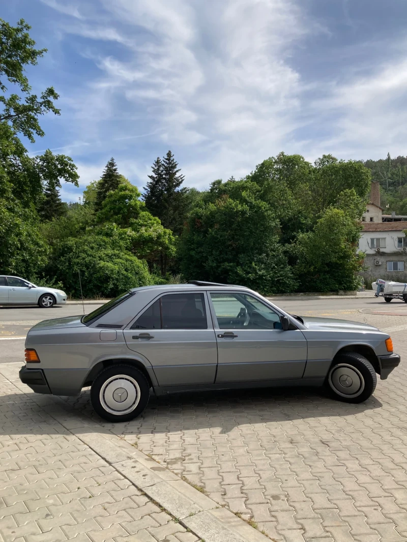 Mercedes-Benz 190 2.0 Е, снимка 5 - Автомобили и джипове - 47947889