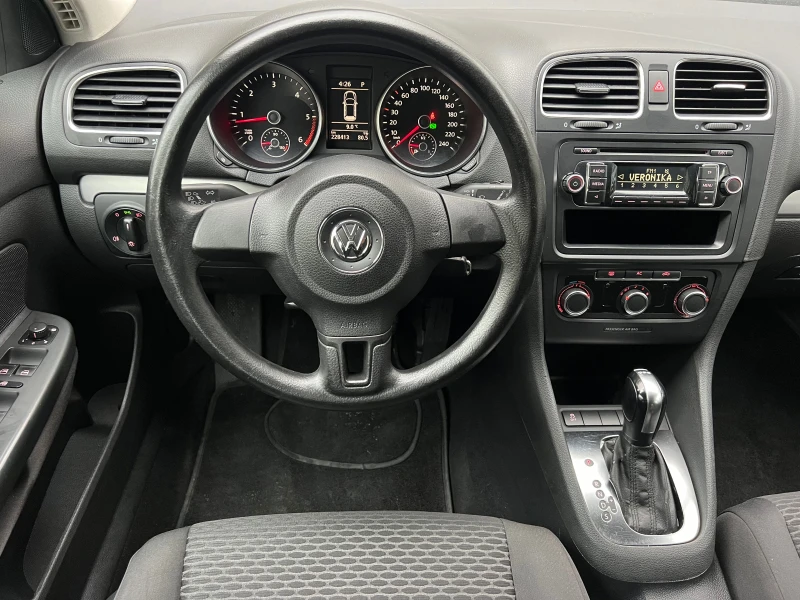 VW Golf 1.6TDI AVTOMAT/105кс/KLIMATRONIK/UNIKAT, снимка 16 - Автомобили и джипове - 48227650