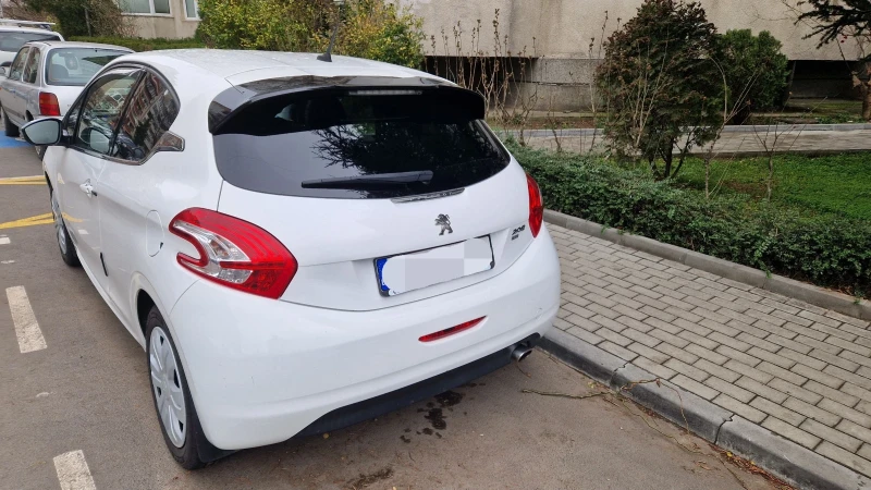 Peugeot 208, снимка 4 - Автомобили и джипове - 48482034