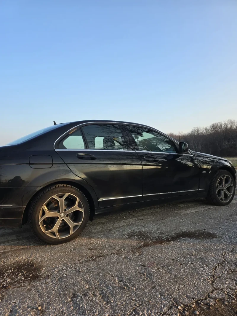 Mercedes-Benz C 220, снимка 9 - Автомобили и джипове - 48490740