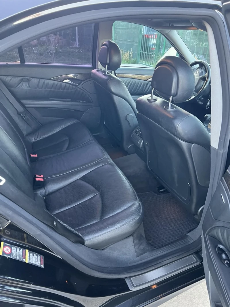Mercedes-Benz E 220 Avantgarde, снимка 4 - Автомобили и джипове - 53076670