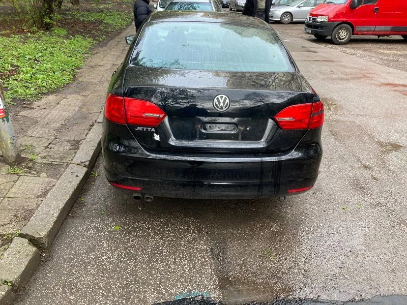 VW Jetta 2.0 бензин AUTOMAT, снимка 3 - Автомобили и джипове - 47049509