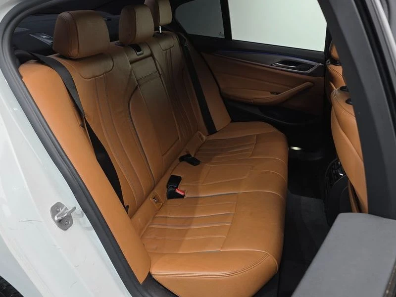 BMW 530 530I M Sports, снимка 16 - Автомобили и джипове - 55505420
