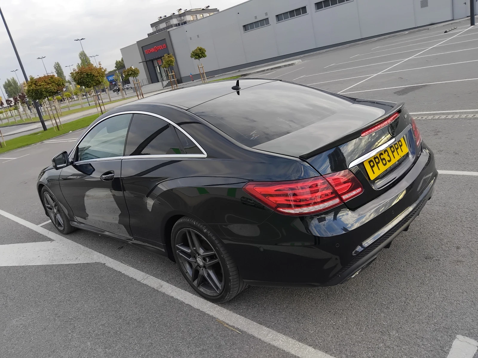 Mercedes-Benz E 220 AMG SPORT COUPE - изображение 2