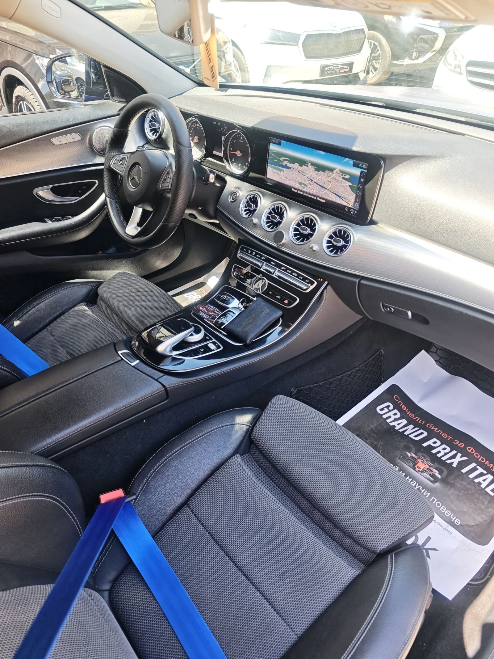 Mercedes-Benz E 220 4-MATIC, AMG, АМБИЕНТ, КАМЕРИ, ПОДГРЕВ, ФУЛ! ЮН, снимка 11 - Автомобили и джипове - 54347113