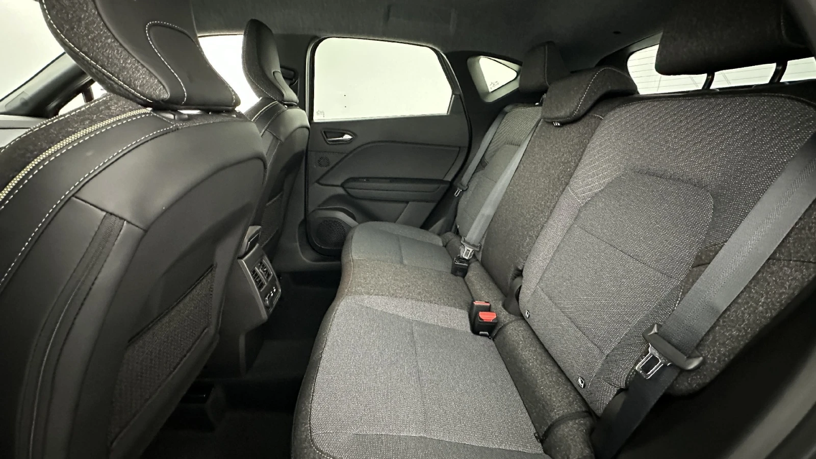 Renault Captur 1.6 Techno - Hybrid , снимка 12 - Автомобили и джипове - 54357491