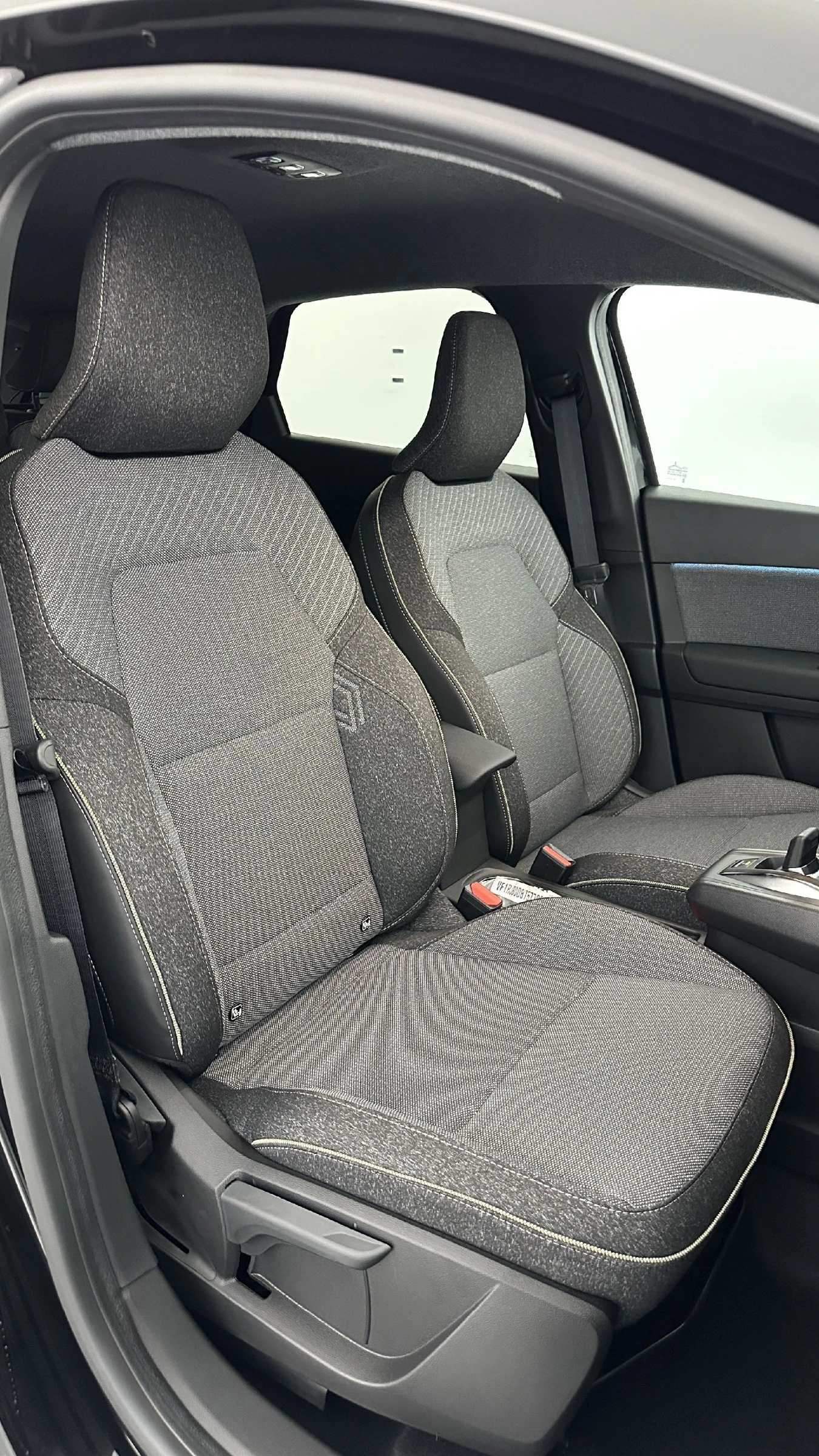 Renault Captur 1.6 Techno - Hybrid , снимка 16 - Автомобили и джипове - 54357491