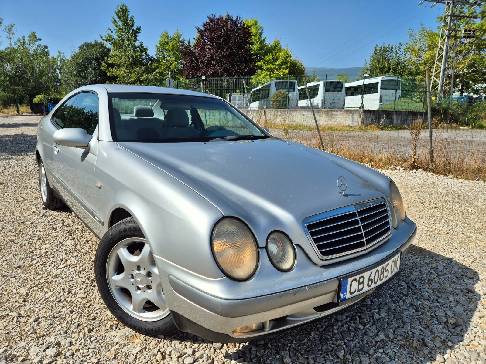 Mercedes-Benz CLK 200 Kompressor Sport, снимка 2 - Автомобили и джипове - 56310518