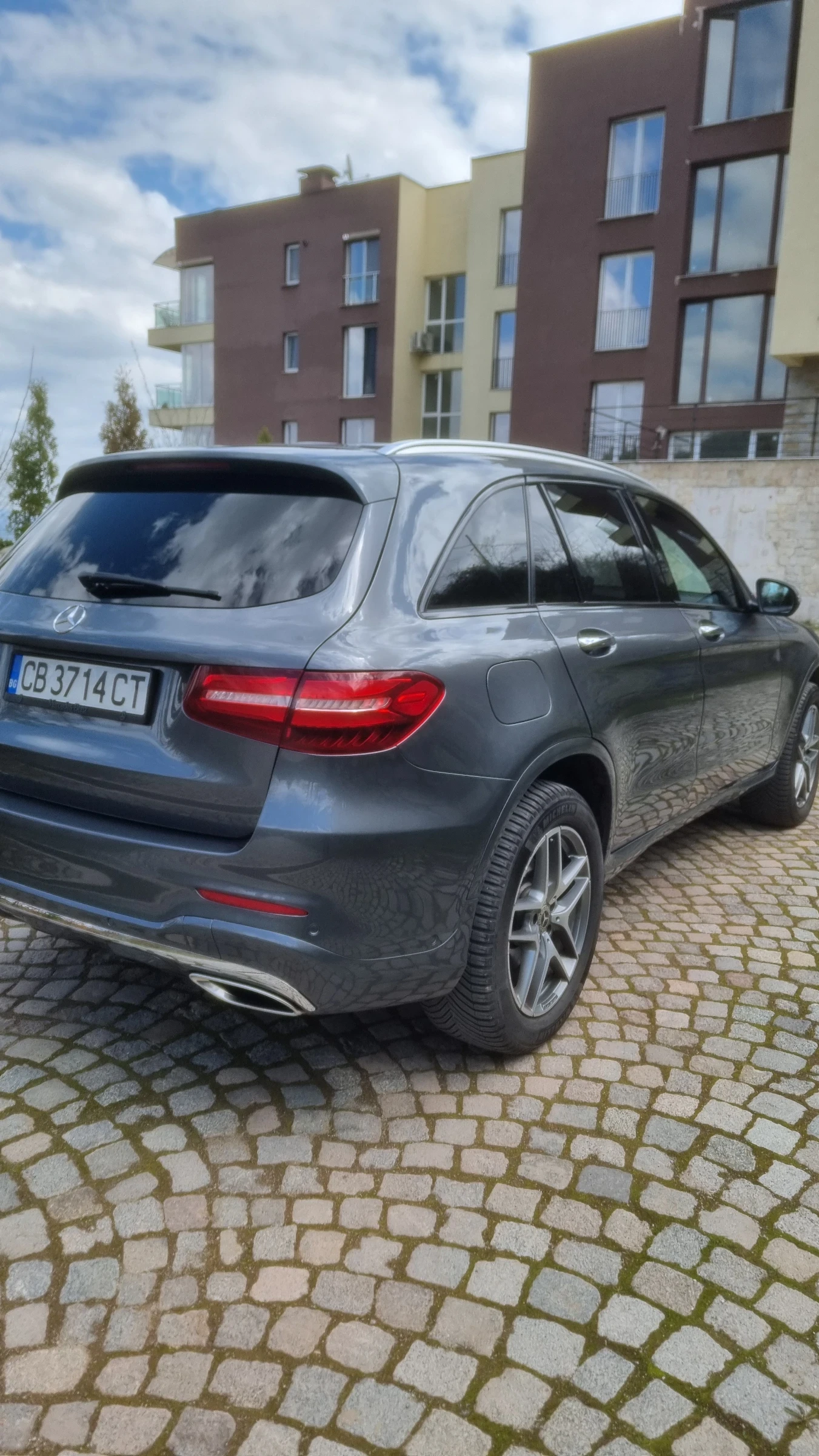 Mercedes-Benz GLC 300 4MATIC 2.0 250 HP AMG - изображение 4