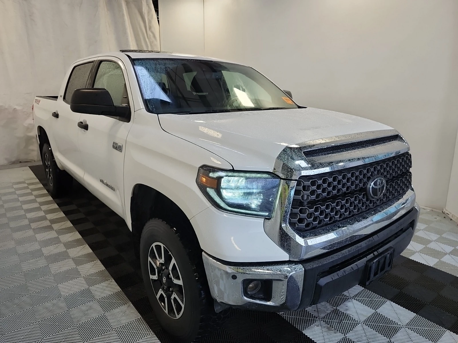 Toyota Tundra SR5 CREW CAB SHORT * * CARFAX * * АВТО КРЕДИТ * *  - изображение 2