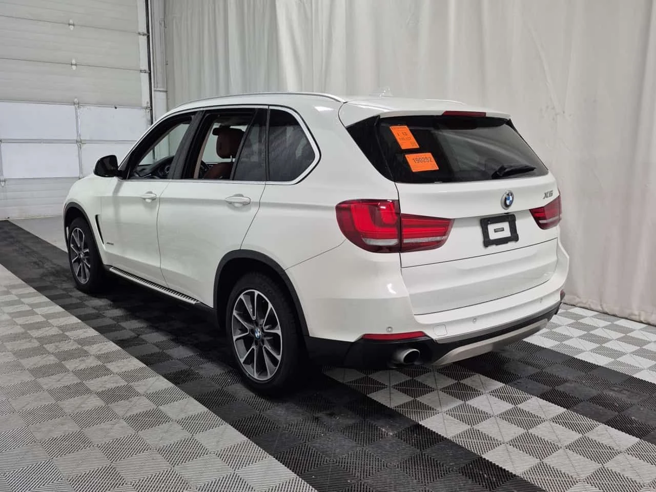 BMW X5 * XDRIVE35I * CARFAX * 360 КАМЕРИ * АМБИЕНТНО, снимка 4 - Автомобили и джипове - 53880703