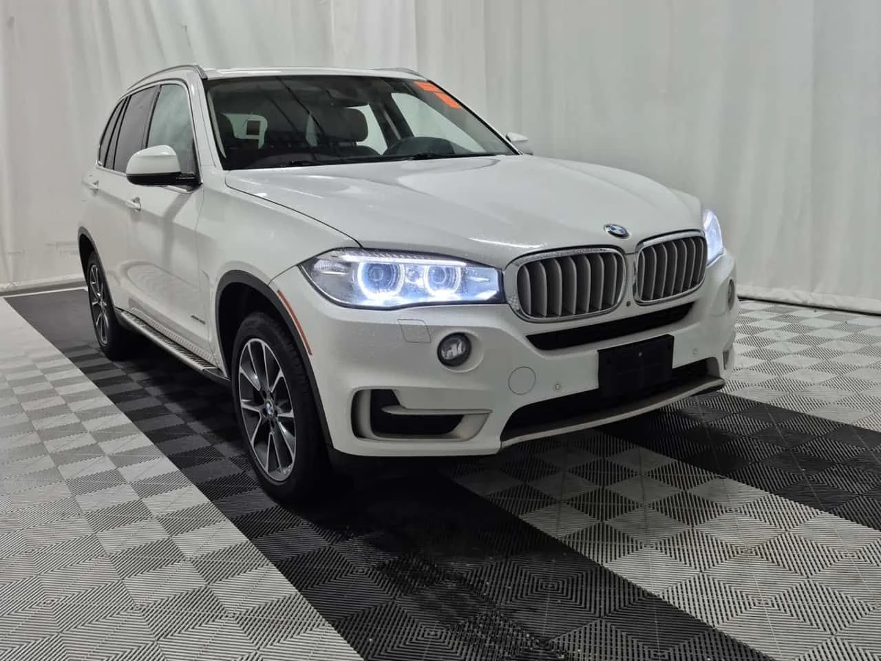 BMW X5 * XDRIVE35I * CARFAX * 360 КАМЕРИ * АМБИЕНТНО, снимка 2 - Автомобили и джипове - 53880703