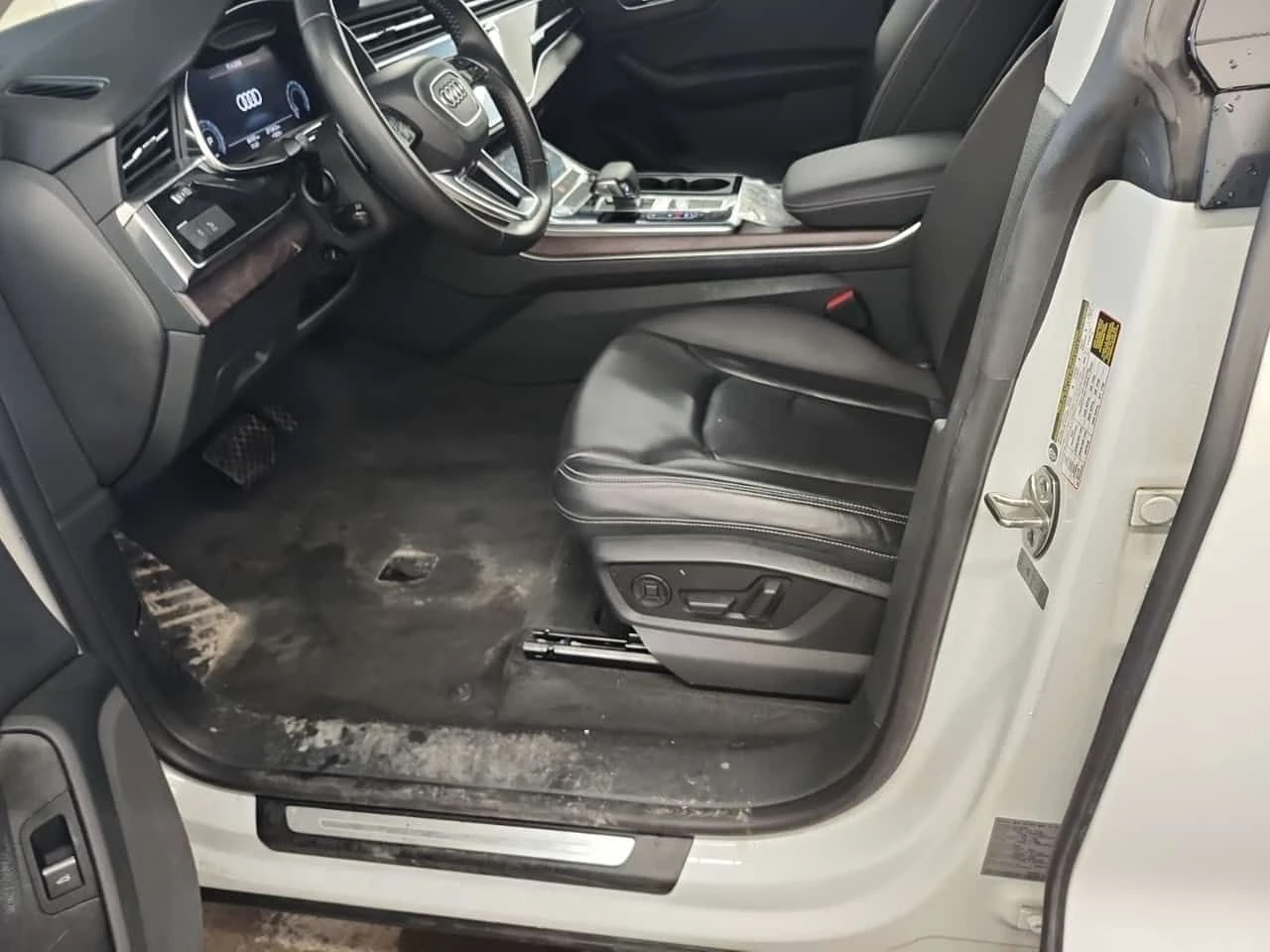 Audi Q8 * PROGRESSIV * CARFAX * ЦЕНА ДО БГ, снимка 7 - Автомобили и джипове - 54265439