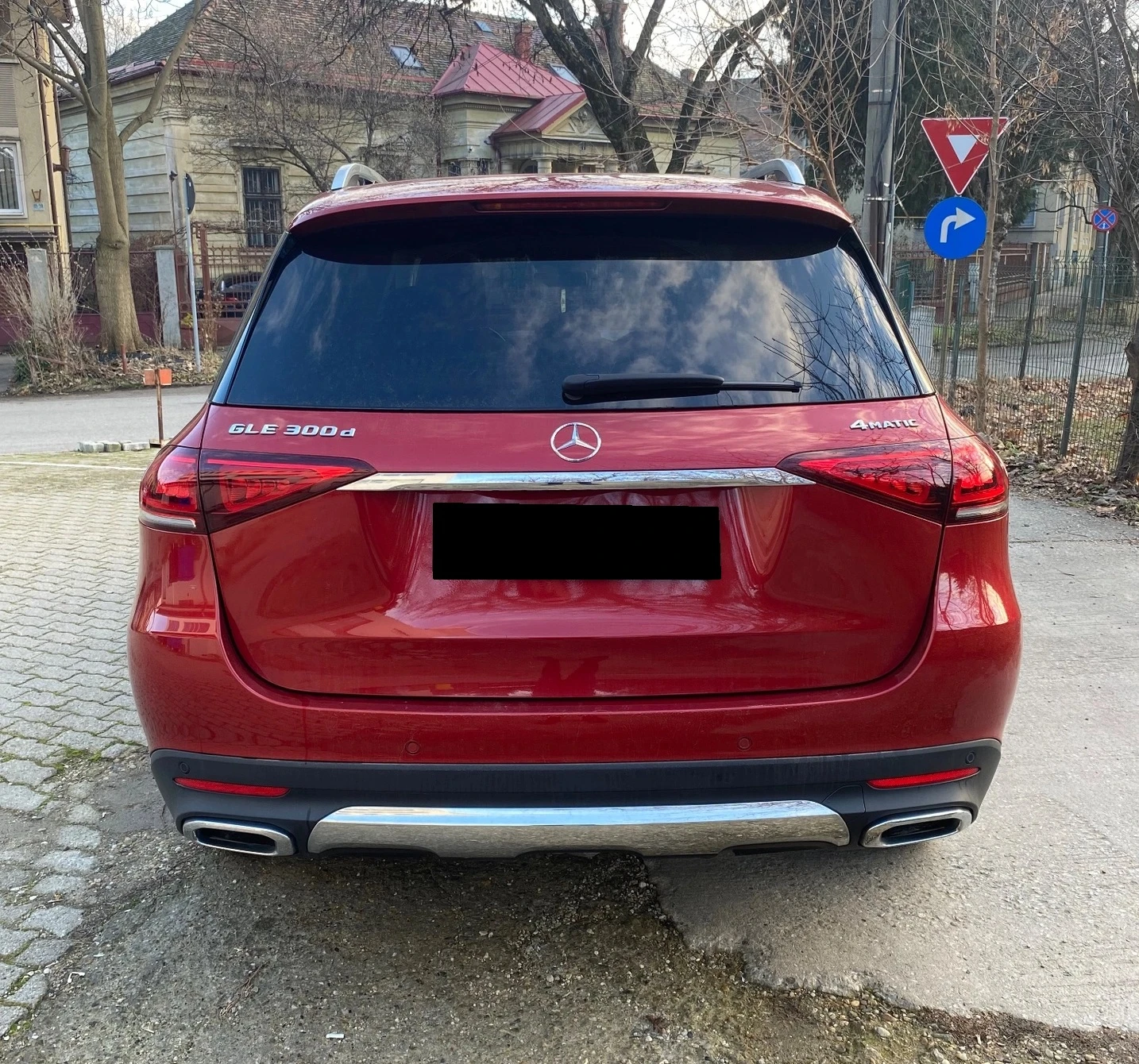 Mercedes-Benz GLE 300 d 4MATIC, снимка 3 - Автомобили и джипове - 54427329