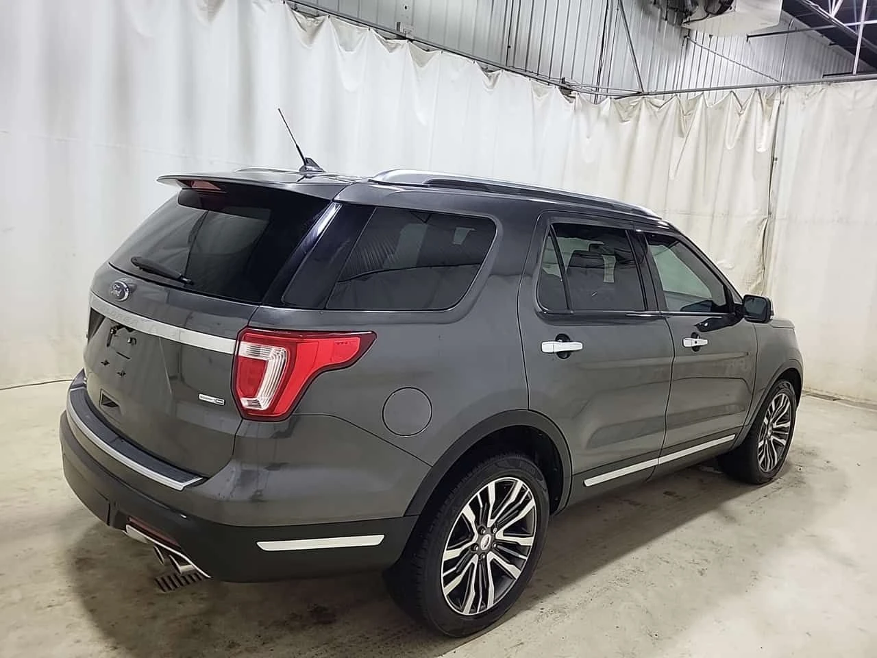 Ford Explorer * PLATINUM * АВТОКРЕДИТ БЕЗ ПЪРВОНАЧАЛНА ВНОСКА * , снимка 3 - Автомобили и джипове - 54605455