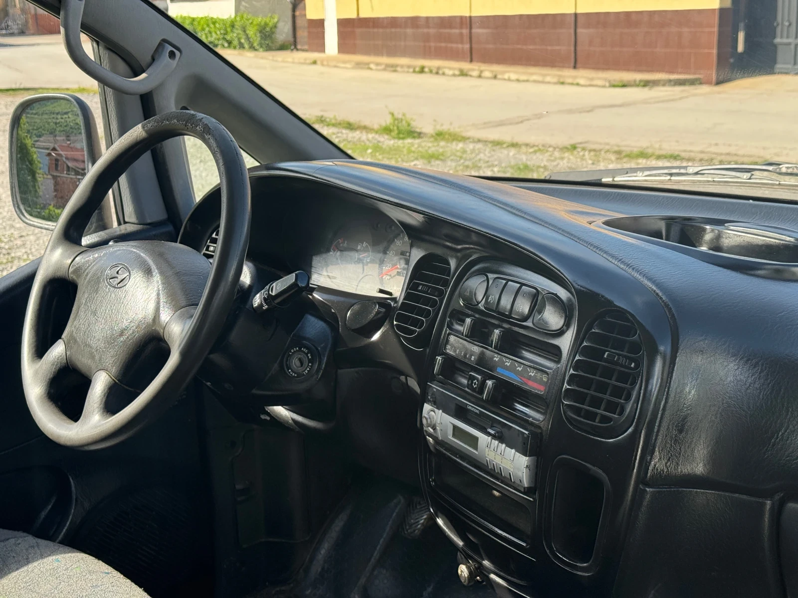 Hyundai H1 2.5 TDi  iTALIA klima - изображение 2